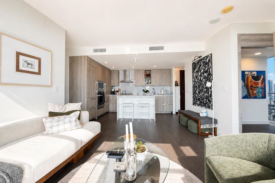 2320 89 Nelson Street Vancouver, BC - 2