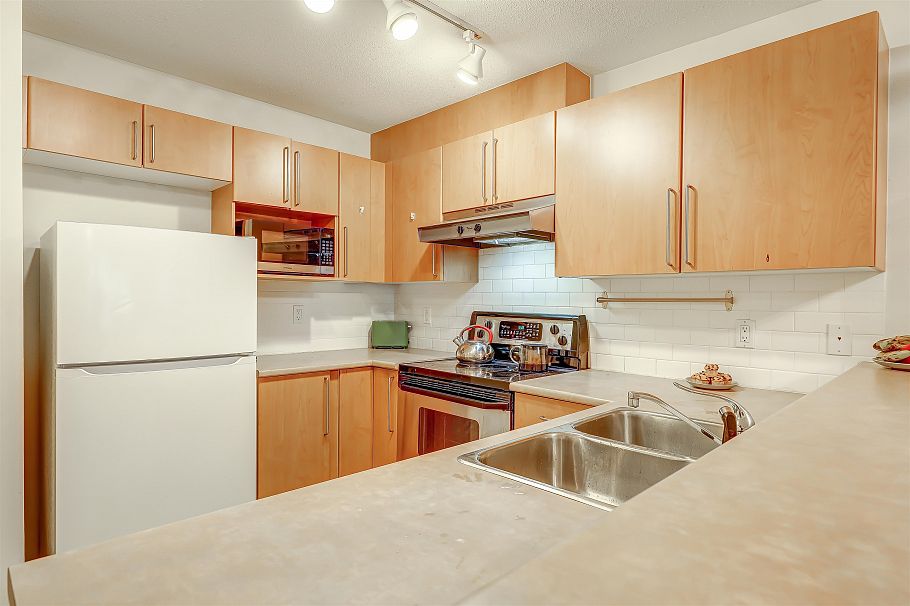 208 1150 E 29th Street North Vancouver, BC - 10