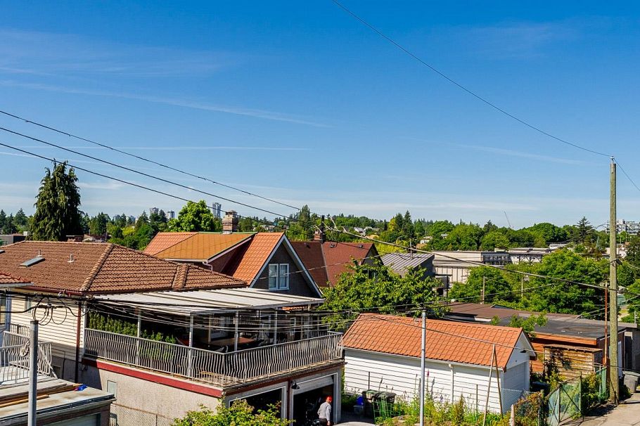 1 678 E 22nd Avenue Vancouver, BC - 33