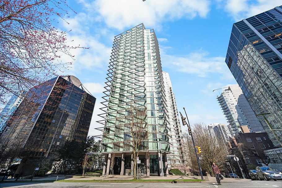 1001 1331 W Georgia Street Vancouver, BC - 1