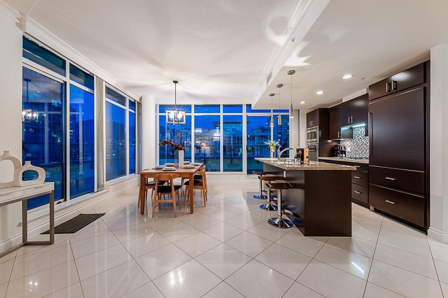 PH3 162 Victory Ship Way North Vancouver, BC - 7