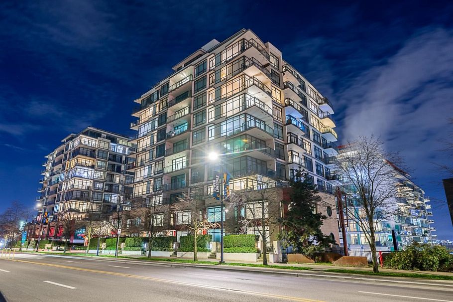 PH3 162 Victory Ship Way North Vancouver, BC - 16