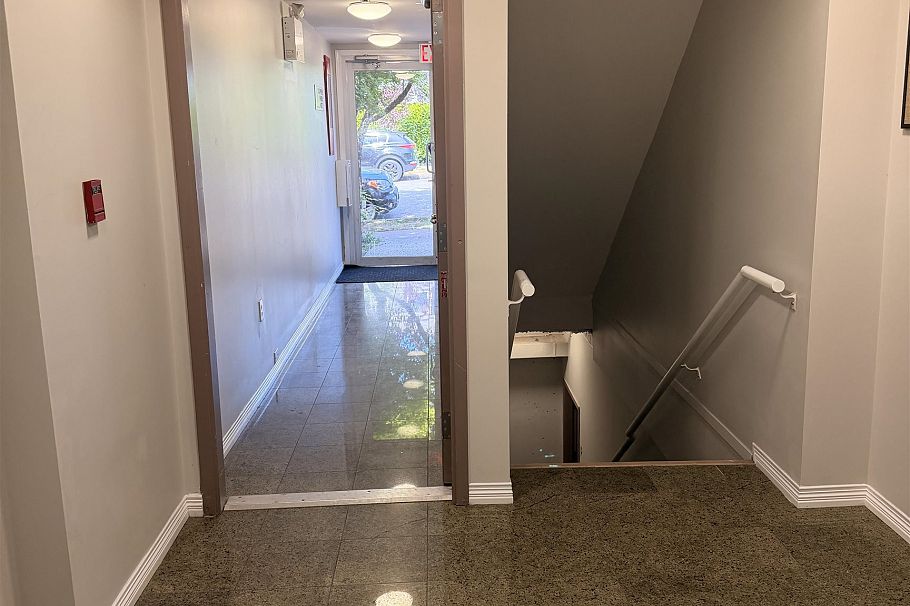 302 688 E 56th Avenue Vancouver, BC - 24