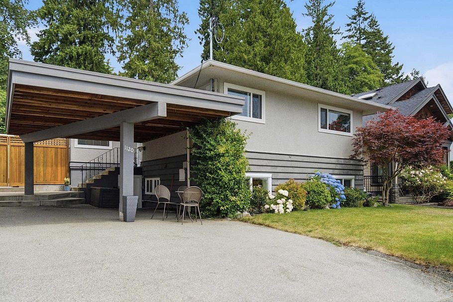 1120 Wellington Drive North Vancouver, BC - 1