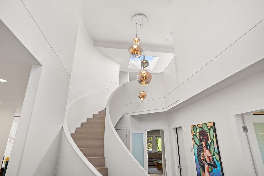 2385 W 49th Avenue Vancouver, BC - 3