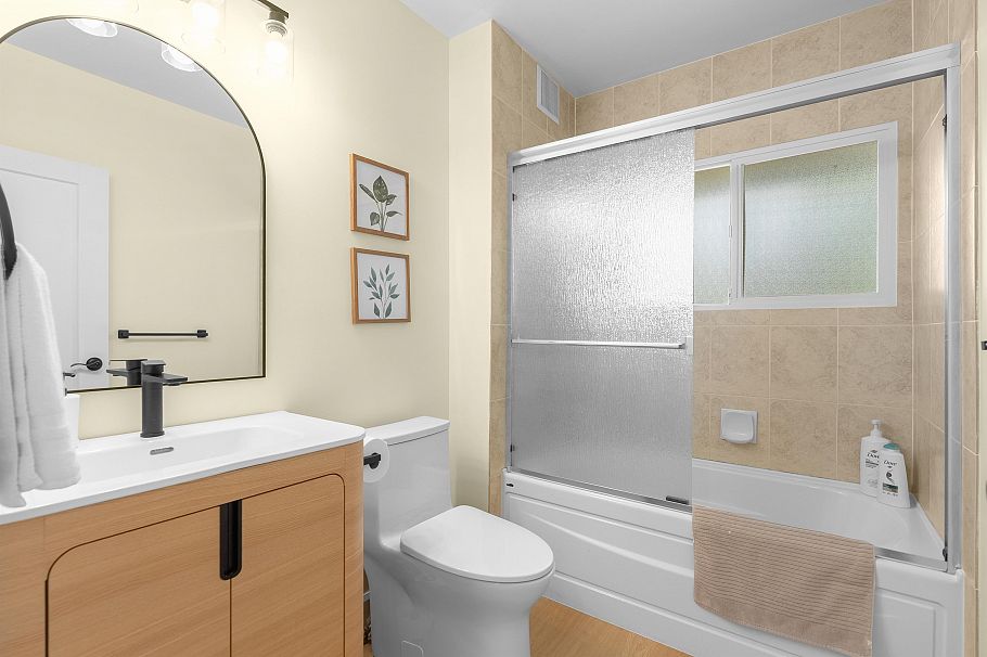 2426 W 34th Avenue Vancouver, BC - 8