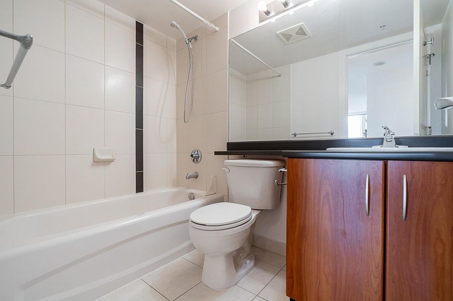 2409 3663 Crowley Drive Vancouver, BC - 19