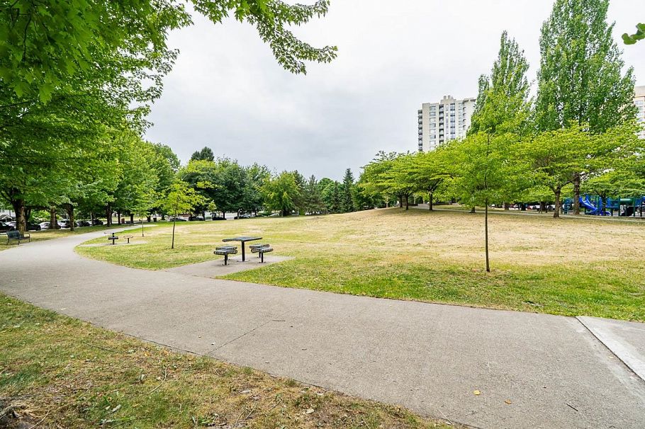 2409 3663 Crowley Drive Vancouver, BC - 29