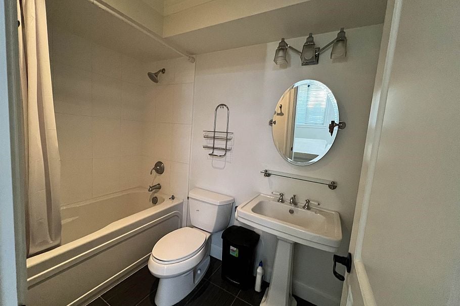 Basement Suite 2054 WESTERN PARKWAY, Vancouver BC V6T 1V5 Vancouver, BC - 7