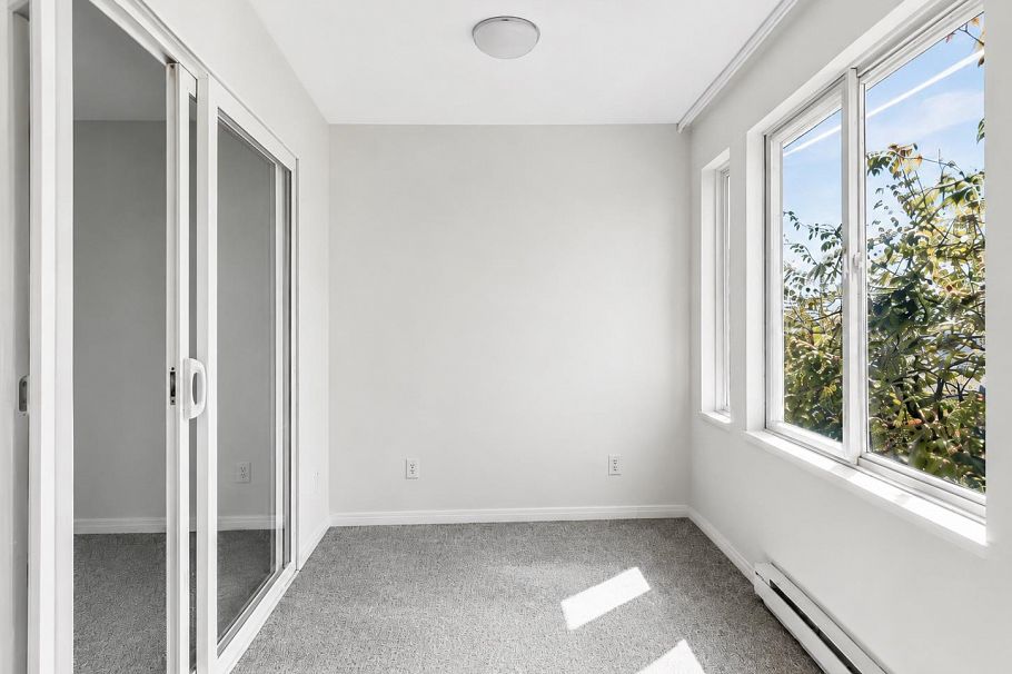 208 333 E 1st Street North Vancouver, BC - 9