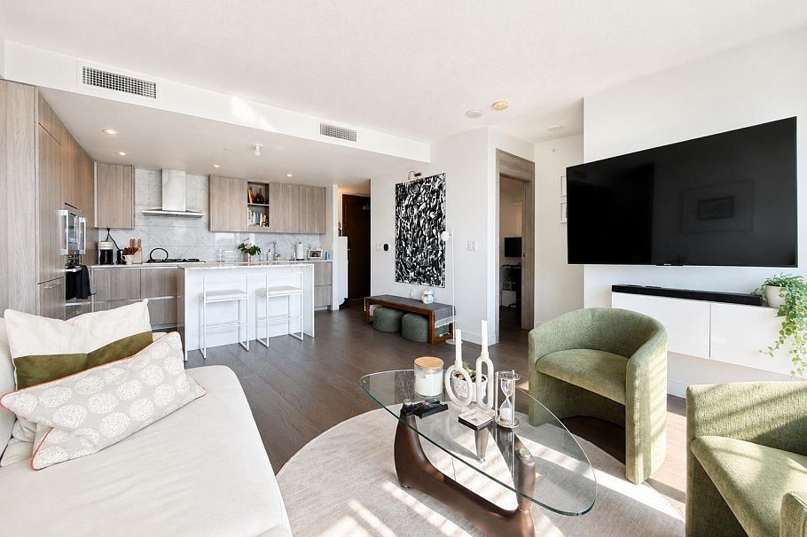2320 89 Nelson Street Vancouver, BC - 1