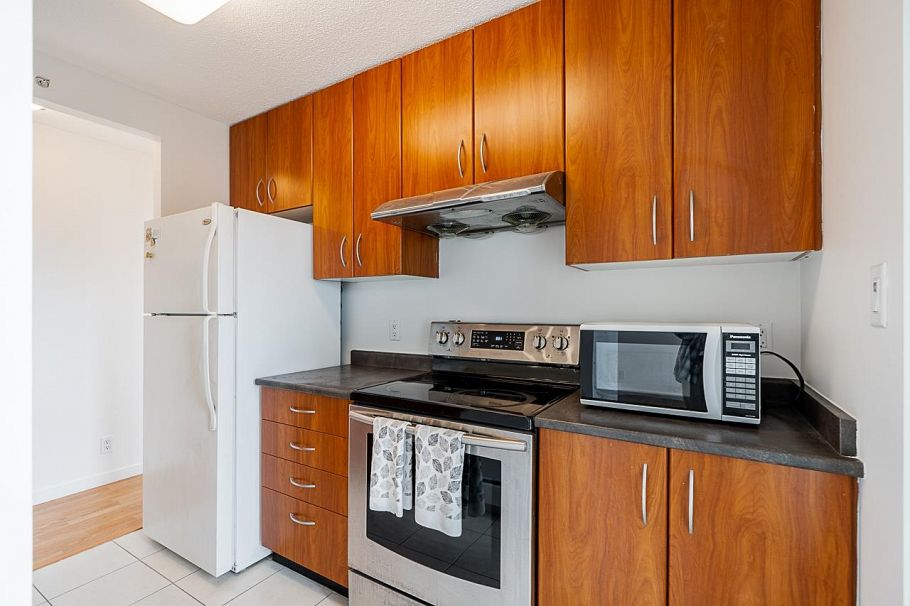 2409 3663 Crowley Drive Vancouver, BC - 11