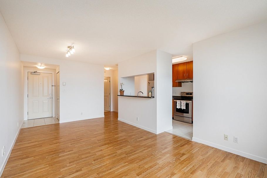 2409 3663 Crowley Drive Vancouver, BC - 6