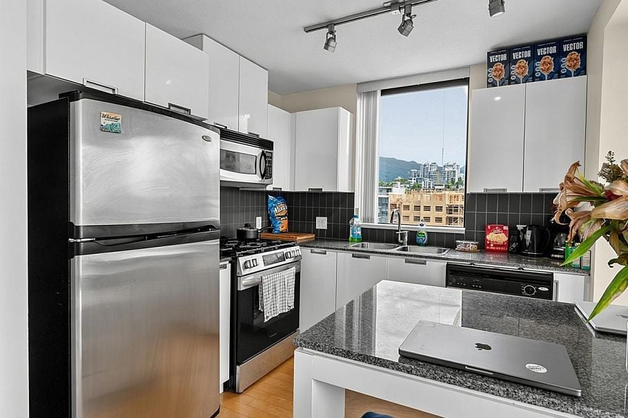 1107 151 W 2nd Street North Vancouver, BC - 11