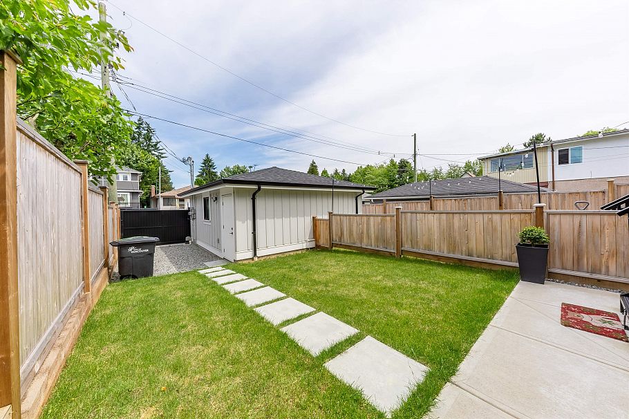 2975 E 42nd Avenue Vancouver, BC - 33