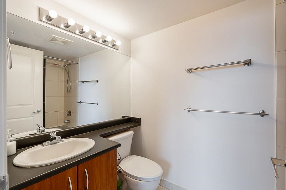 2409 3663 Crowley Drive Vancouver, BC - 16
