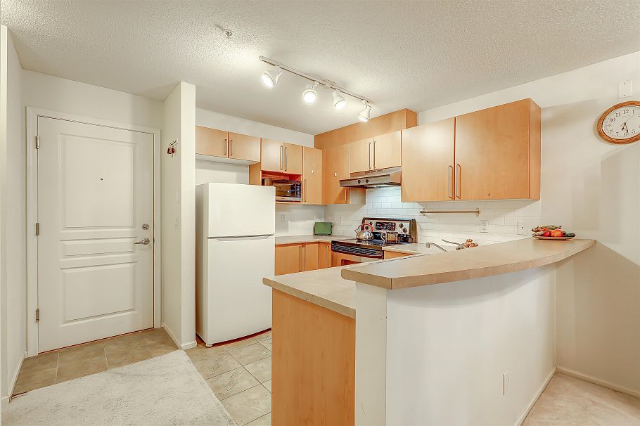 208 1150 E 29th Street North Vancouver, BC - 9