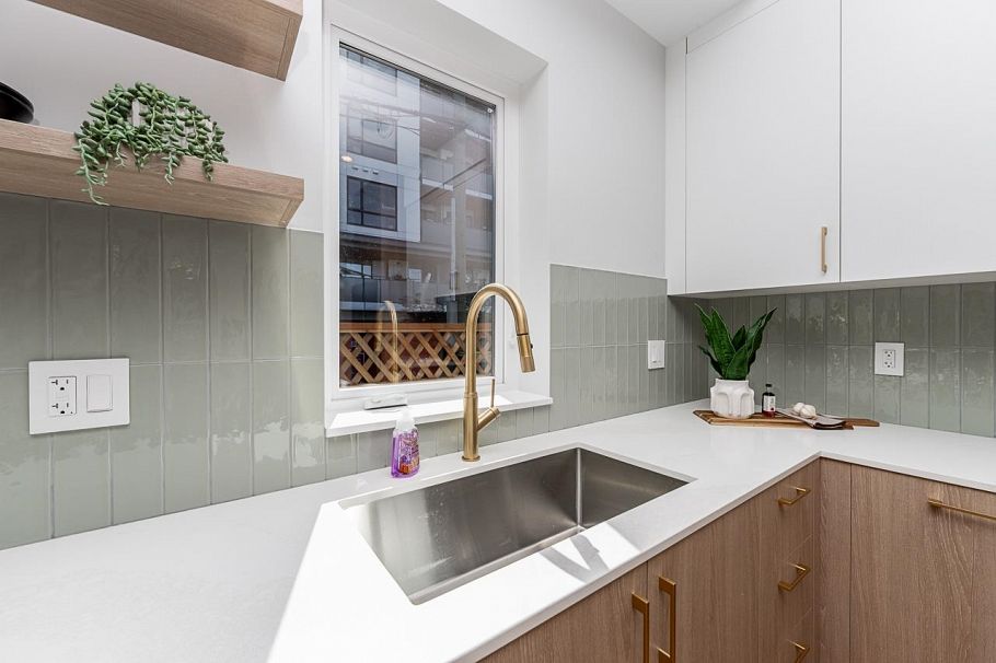 1 678 E 22nd Avenue Vancouver, BC - 13