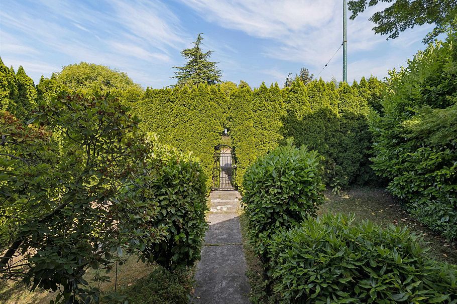 3707 Arbutus Street Vancouver, BC - 3