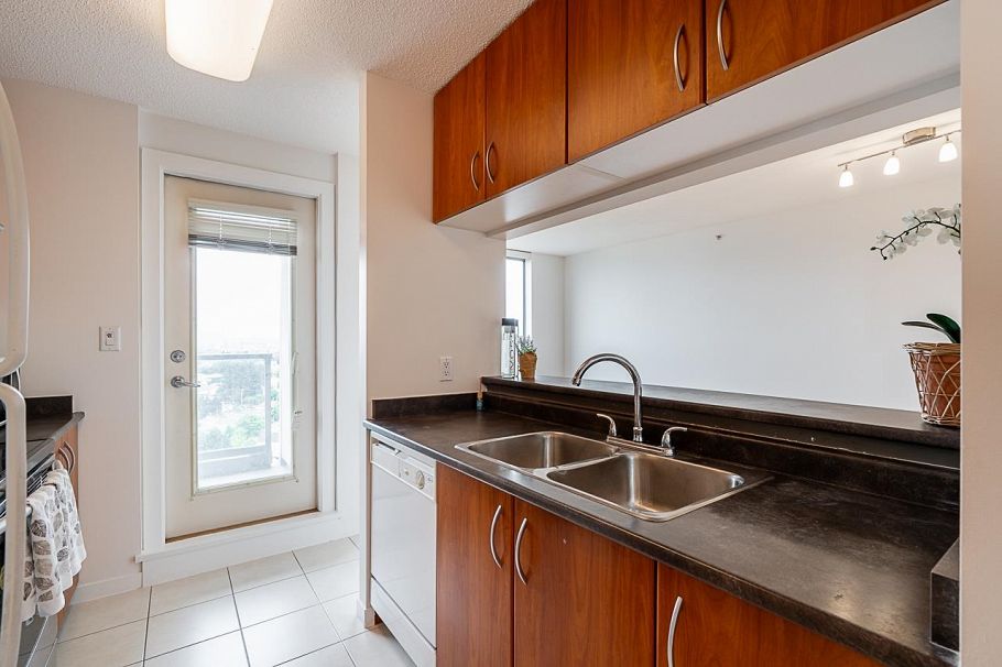 2409 3663 Crowley Drive Vancouver, BC - 10
