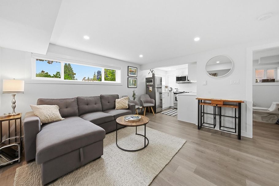 1120 Wellington Drive North Vancouver, BC - 19