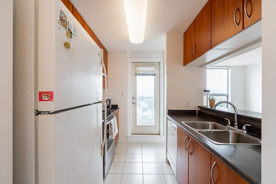 2409 3663 Crowley Drive Vancouver, BC - 9