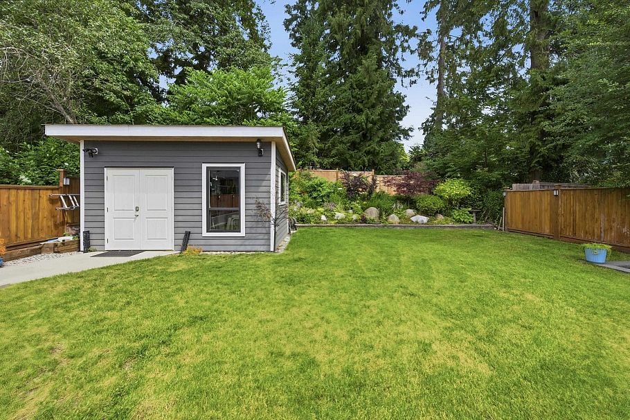 1120 Wellington Drive North Vancouver, BC - 34
