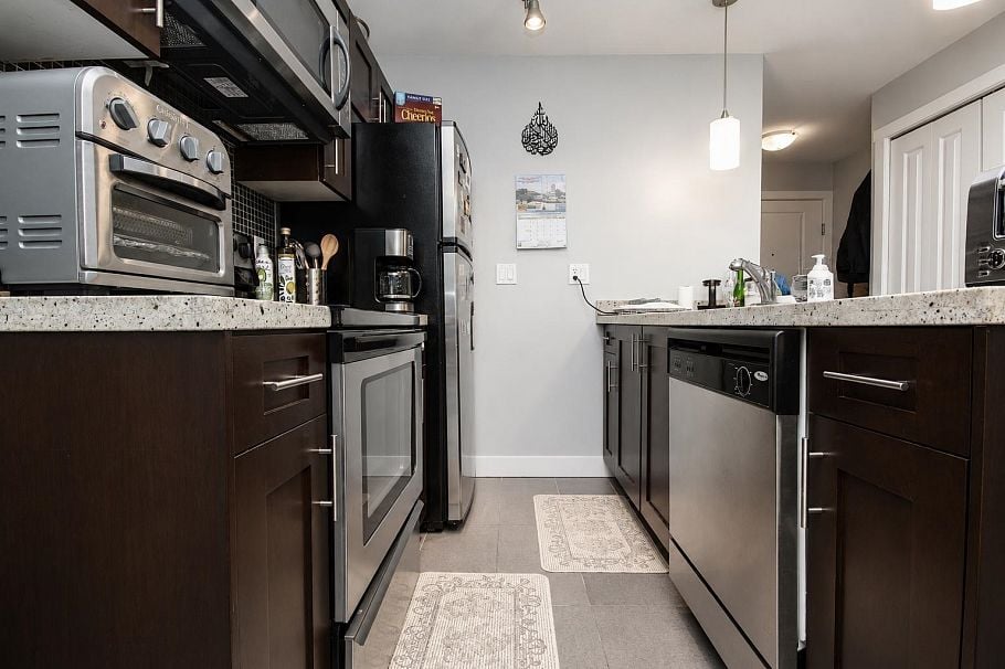 205 5488 Cecil Street Vancouver, BC - 7