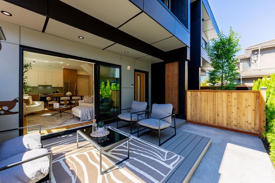 1 678 E 22nd Avenue Vancouver, BC - 1