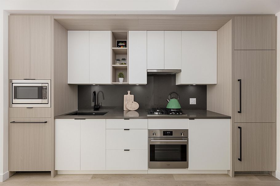 401 2268 E Broadway Street Vancouver, BC - 2