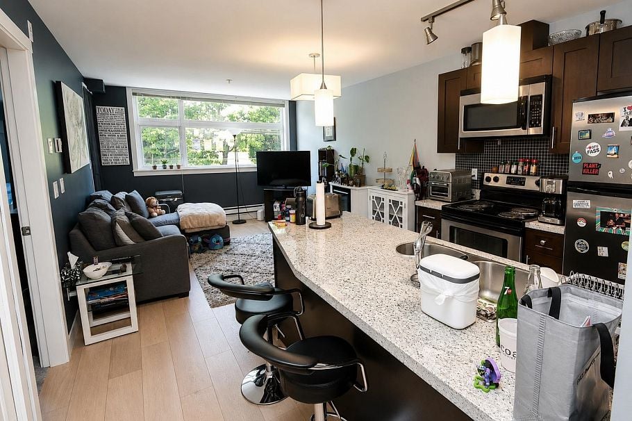 205 5488 Cecil Street Vancouver, BC - 5