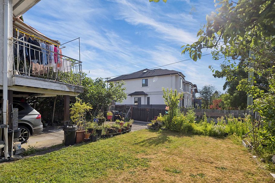 3707 Arbutus Street Vancouver, BC - 4