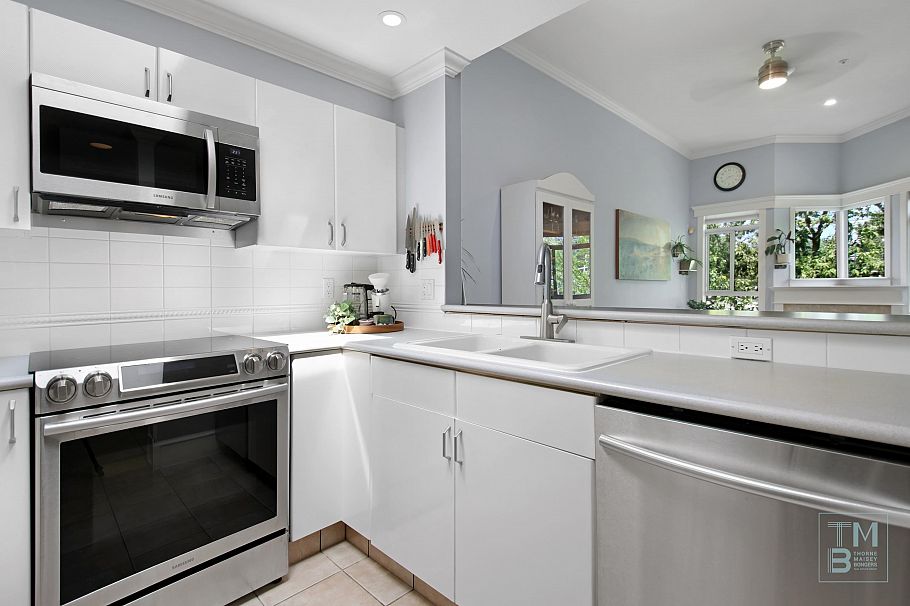 411 128 W 8th Street North Vancouver, BC - 8