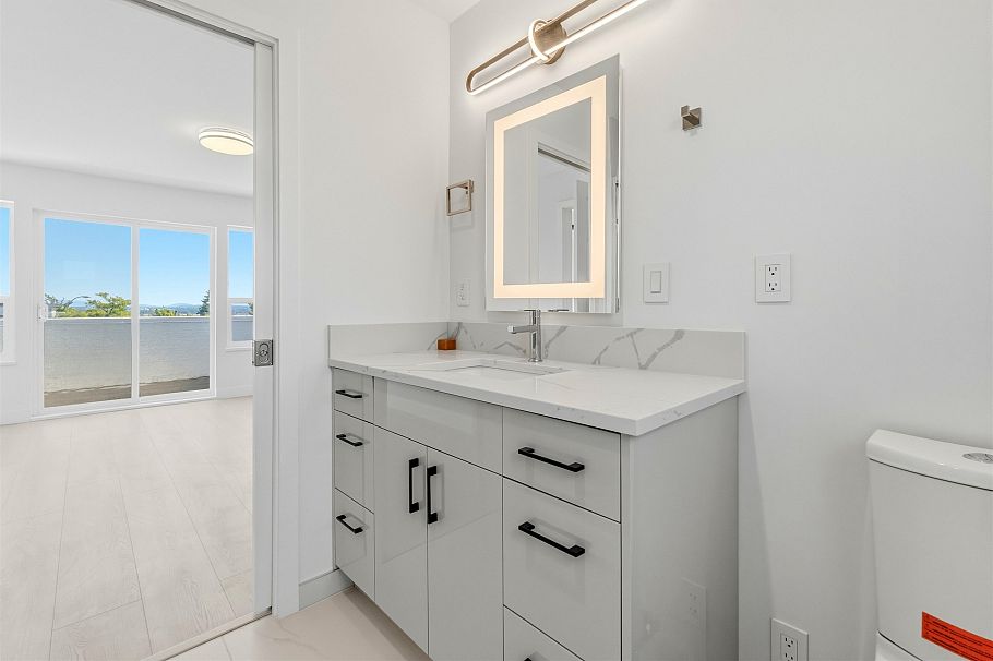 1761 E 57th Avenue Vancouver, BC - 11