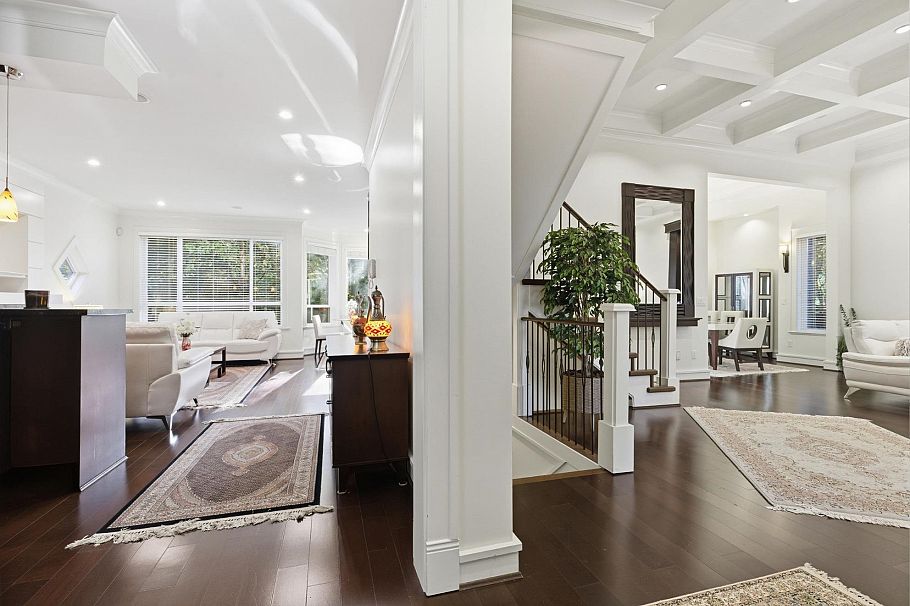 1017 Canyon Boulevard North Vancouver, BC - 3