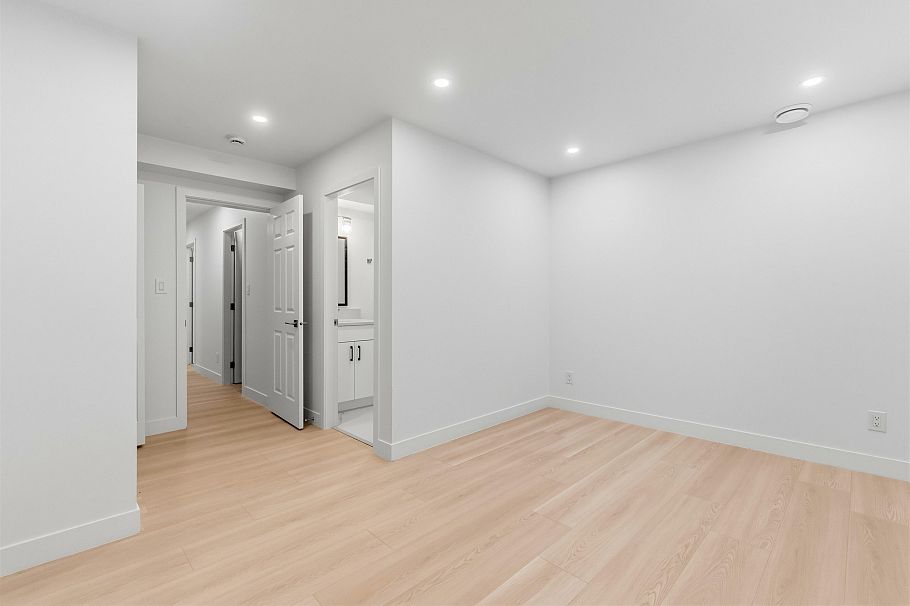 1761 E 57th Avenue Vancouver, BC - 22