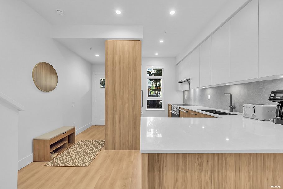 103 2320 Emery Court North Vancouver, BC - 3