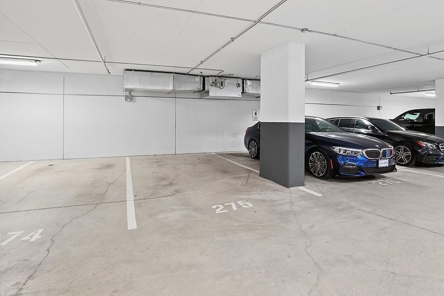 604 2780 Valley Centre Avenue North Vancouver, BC - 25