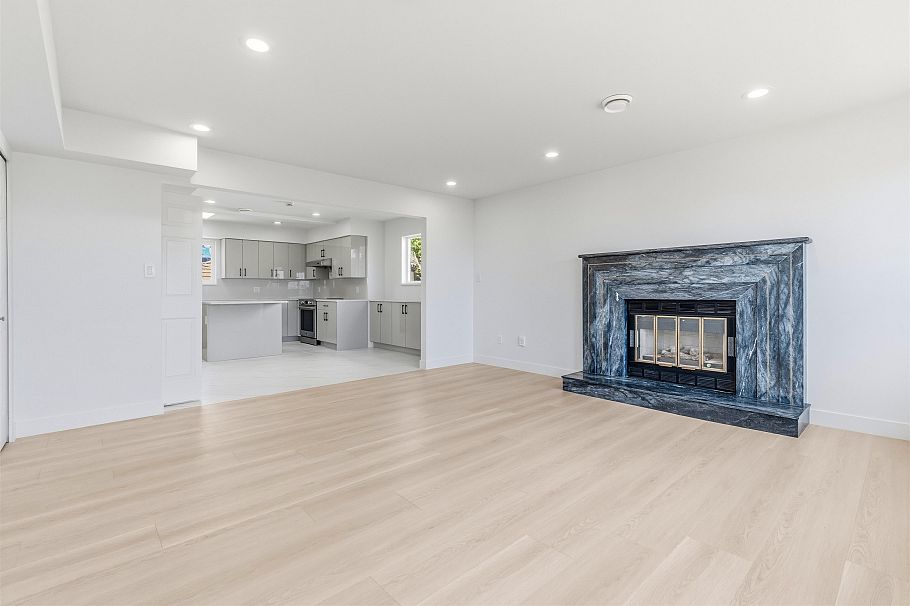 1761 E 57th Avenue Vancouver, BC - 4