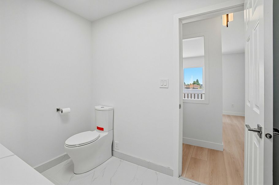 1761 E 57th Avenue Vancouver, BC - 12