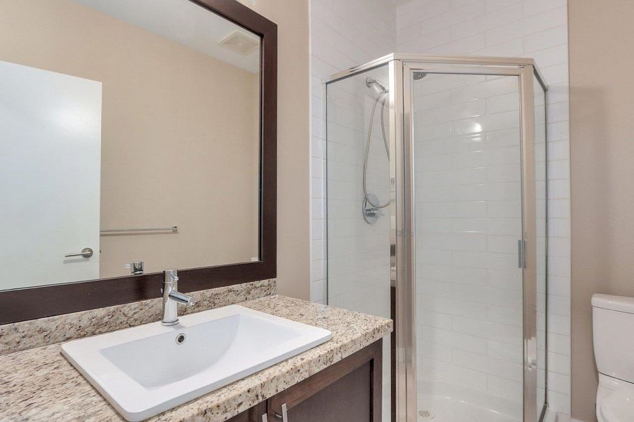 319 E 15th Street North Vancouver, BC - 16
