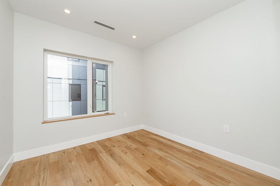 2 678 E 22nd Avenue Vancouver, BC - 10