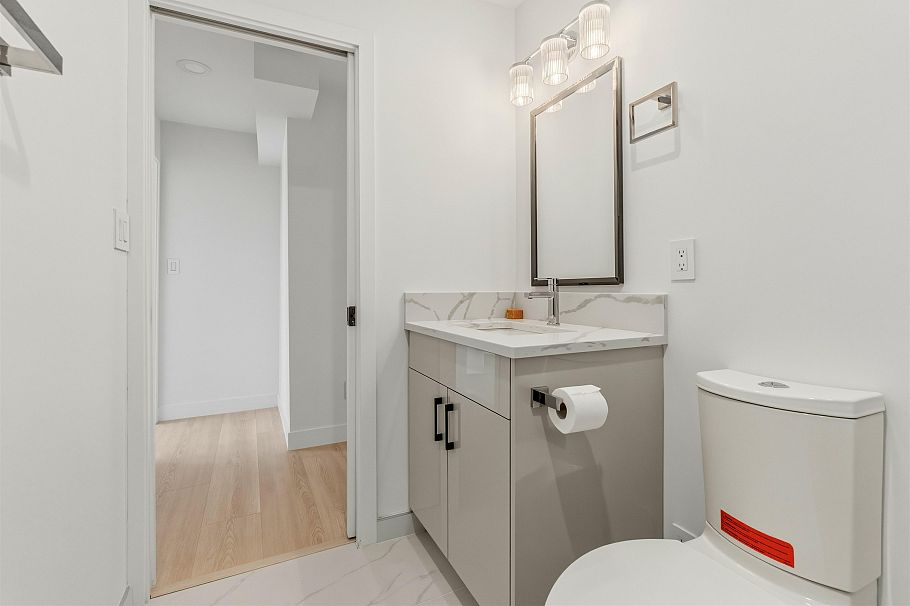 1761 E 57th Avenue Vancouver, BC - 33