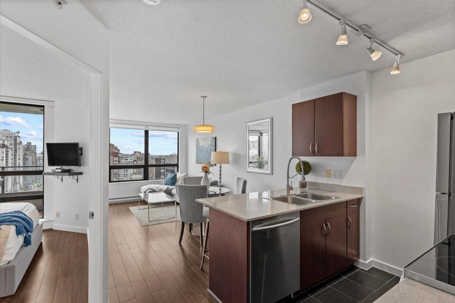 2123 938 Smithe Street Vancouver, BC - 1