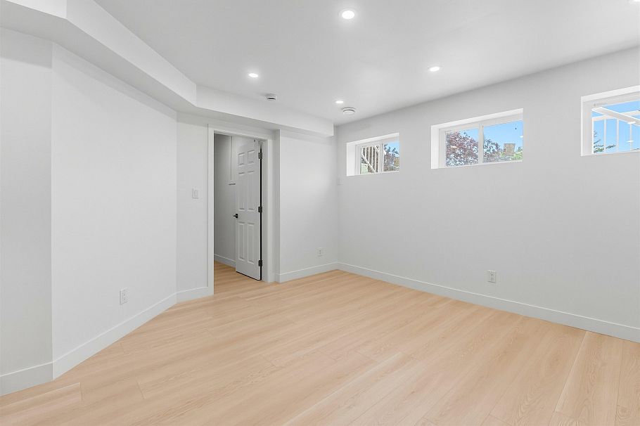 1761 E 57th Avenue Vancouver, BC - 25