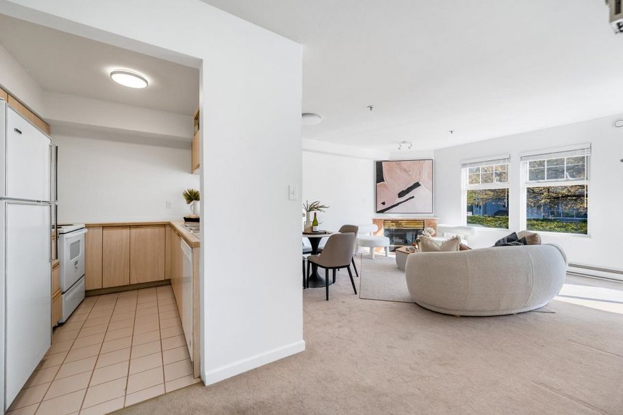 205 3199 Willow Street Vancouver, BC - 2