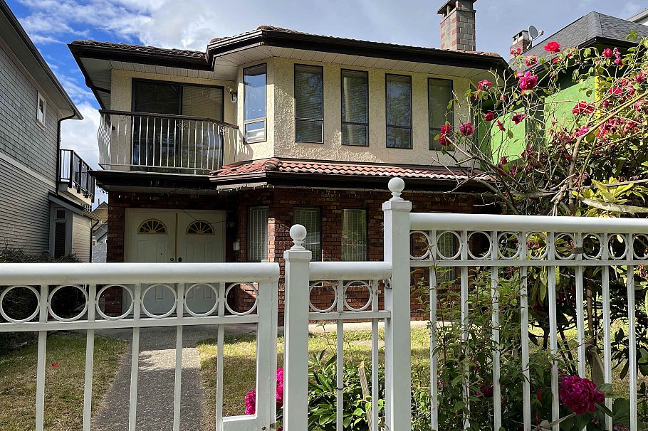 1929 E 6th Avenue Vancouver, BC - 2