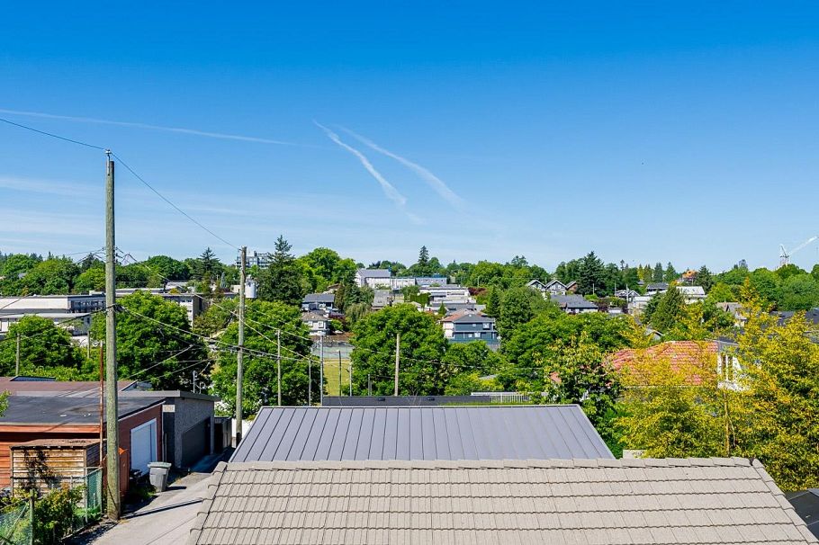 2 678 E 22nd Avenue Vancouver, BC - 19