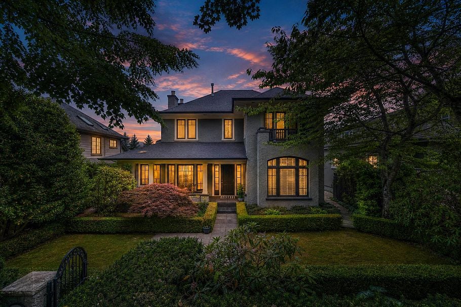 2599 W 36th Avenue Vancouver, BC - 1