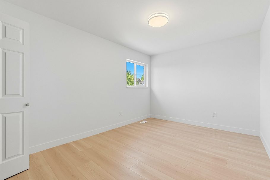 1761 E 57th Avenue Vancouver, BC - 40